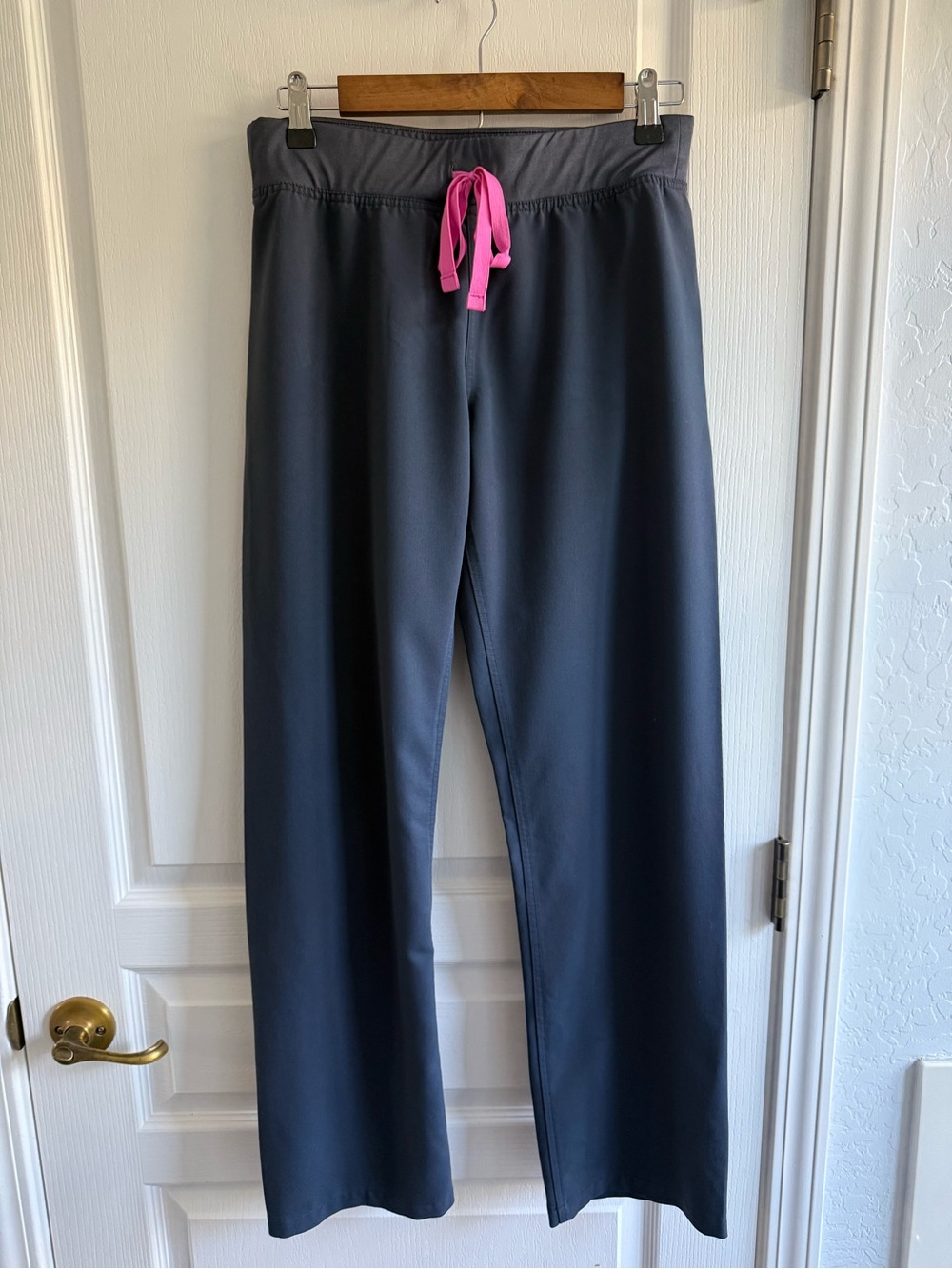 Figs Livingston Straight-Leg Scrub
Pant in Night Sky Size S